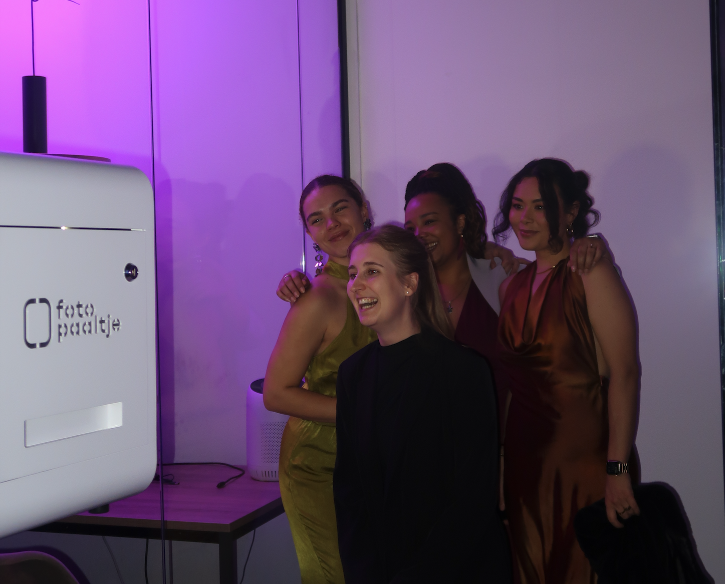 Paulien met collega's van Leapforce tijdens rebranding party